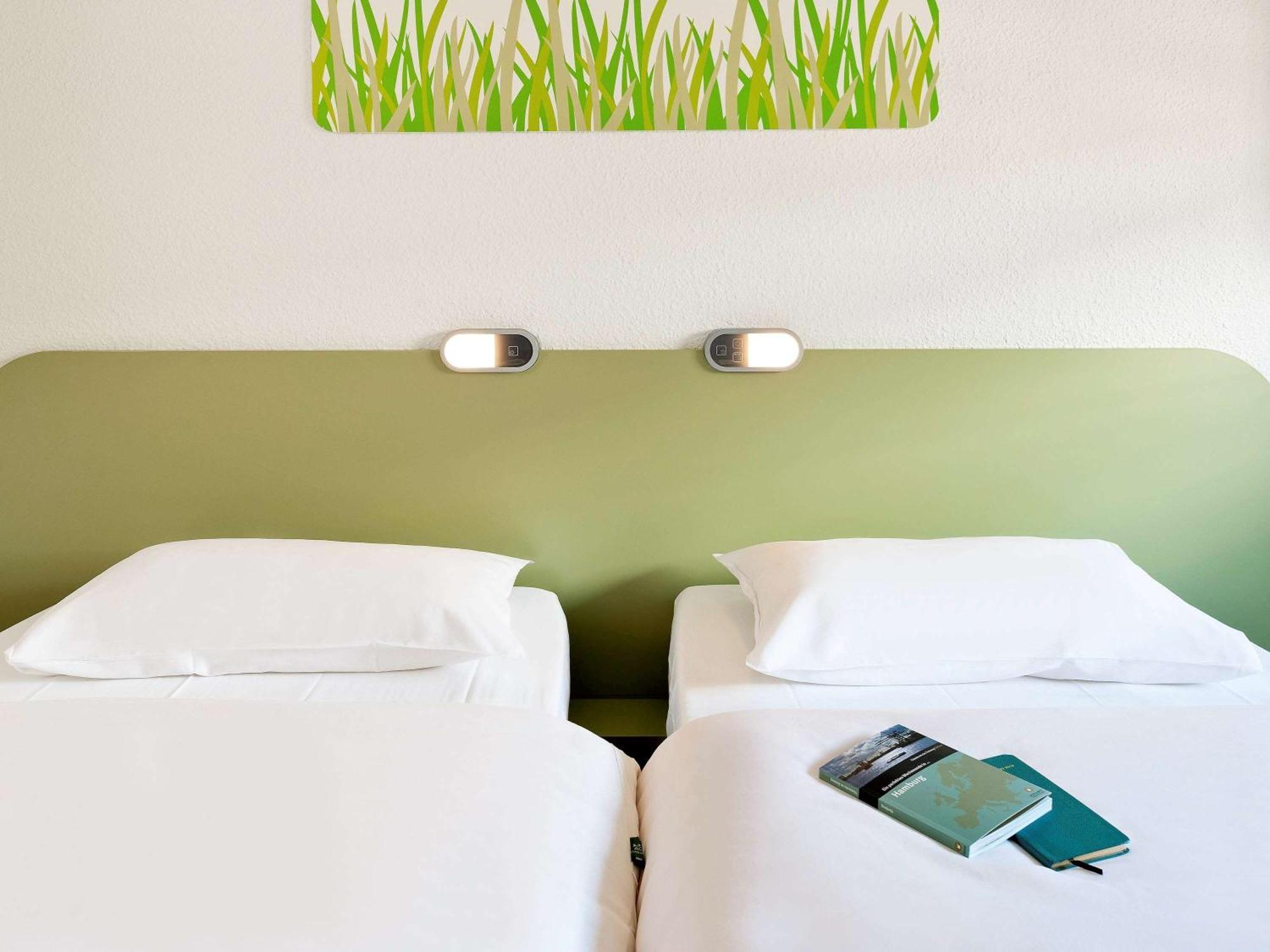 Ibis Budget Valenciennes Petite Forêt Esterno foto