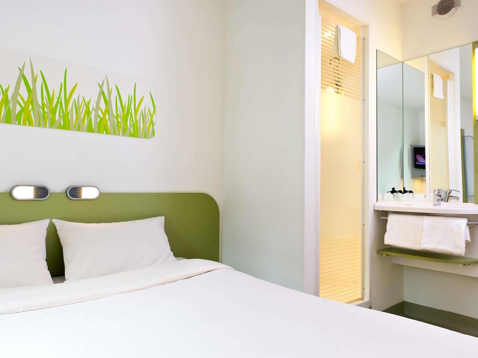 Ibis Budget Valenciennes Petite Forêt Esterno foto