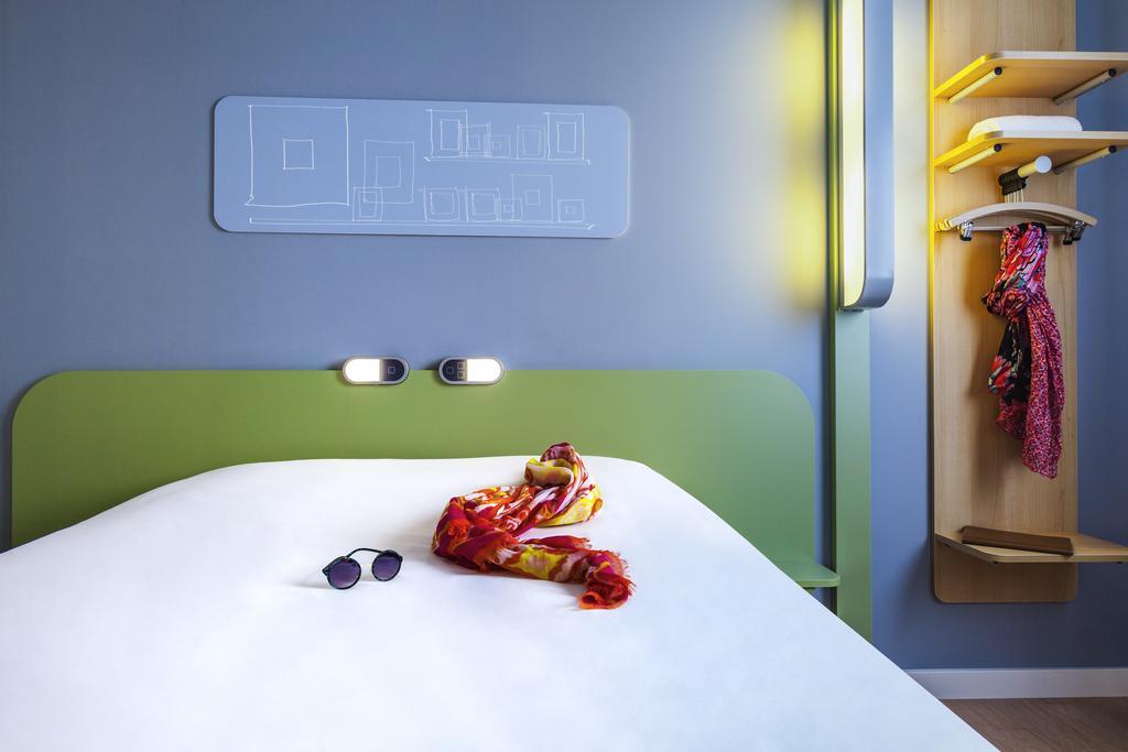 Ibis Budget Valenciennes Petite Forêt Esterno foto