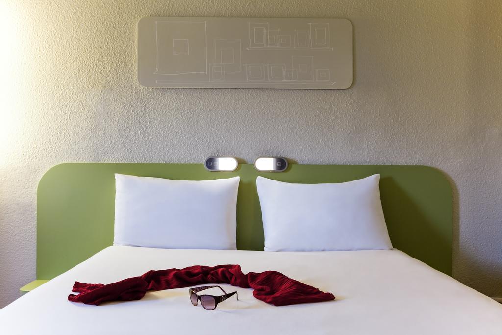 Ibis Budget Valenciennes Petite Forêt Esterno foto