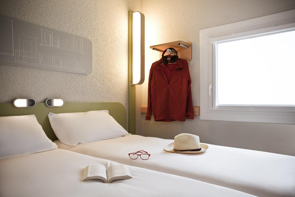 Ibis Budget Valenciennes Petite Forêt Esterno foto