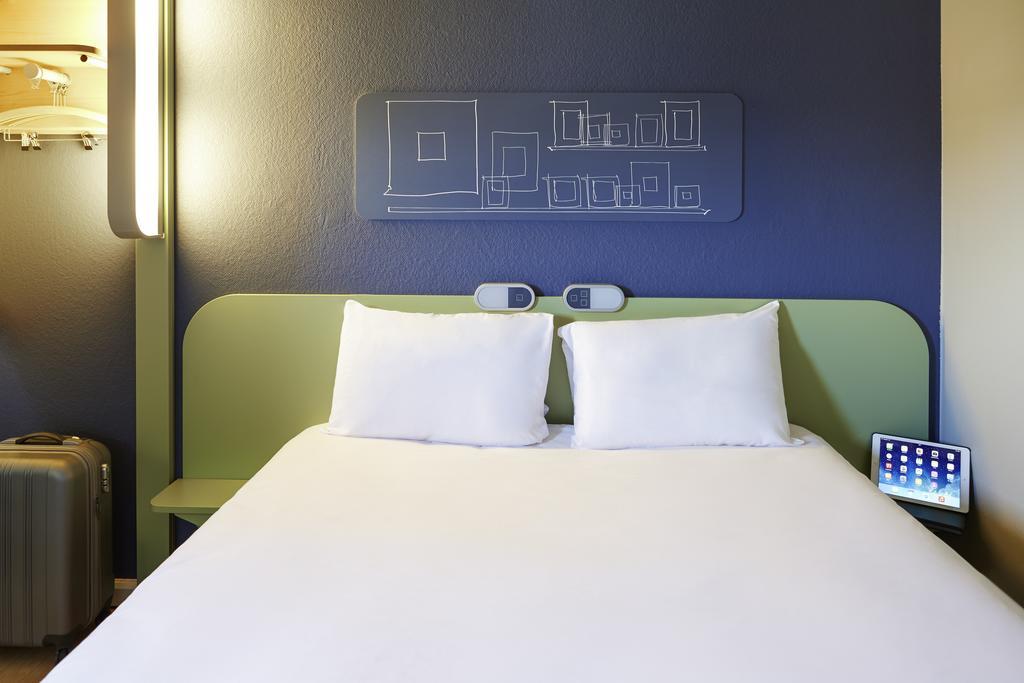 Ibis Budget Valenciennes Petite Forêt Esterno foto