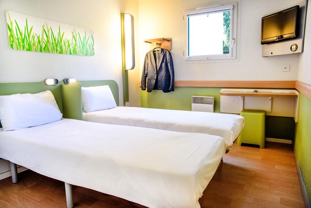 Ibis Budget Valenciennes Petite Forêt Esterno foto