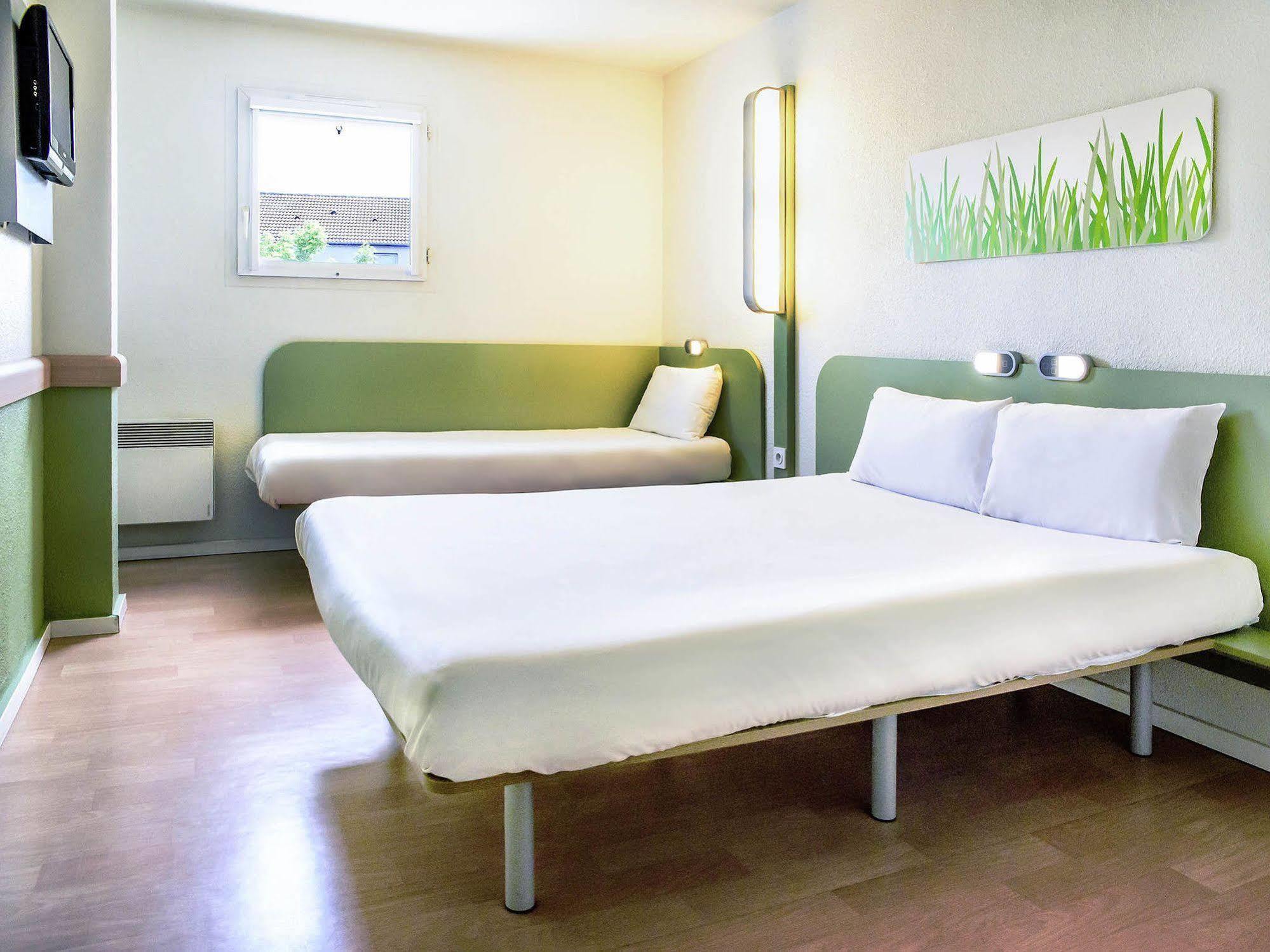 Ibis Budget Valenciennes Petite Forêt Esterno foto