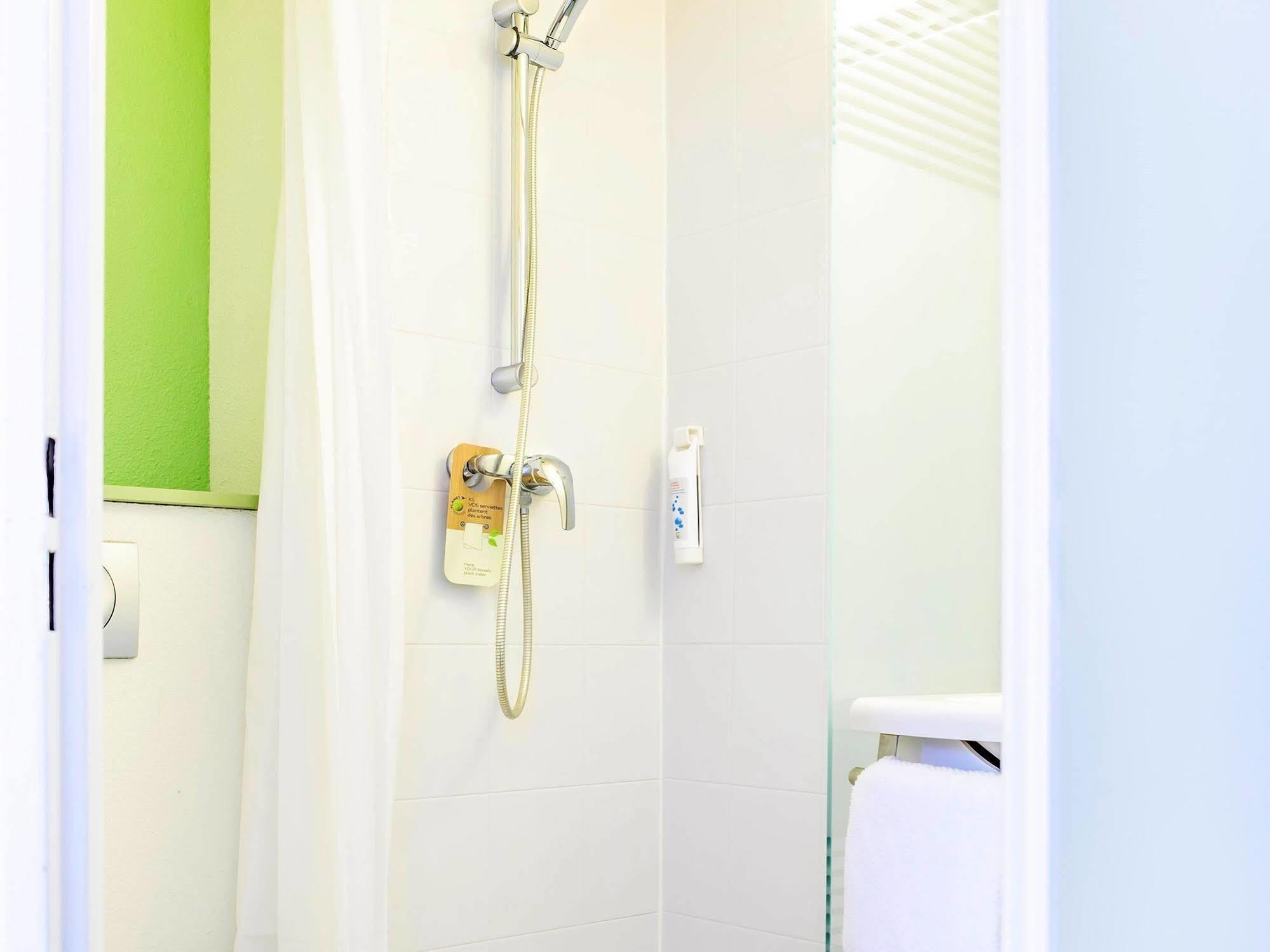 Ibis Budget Valenciennes Petite Forêt Esterno foto