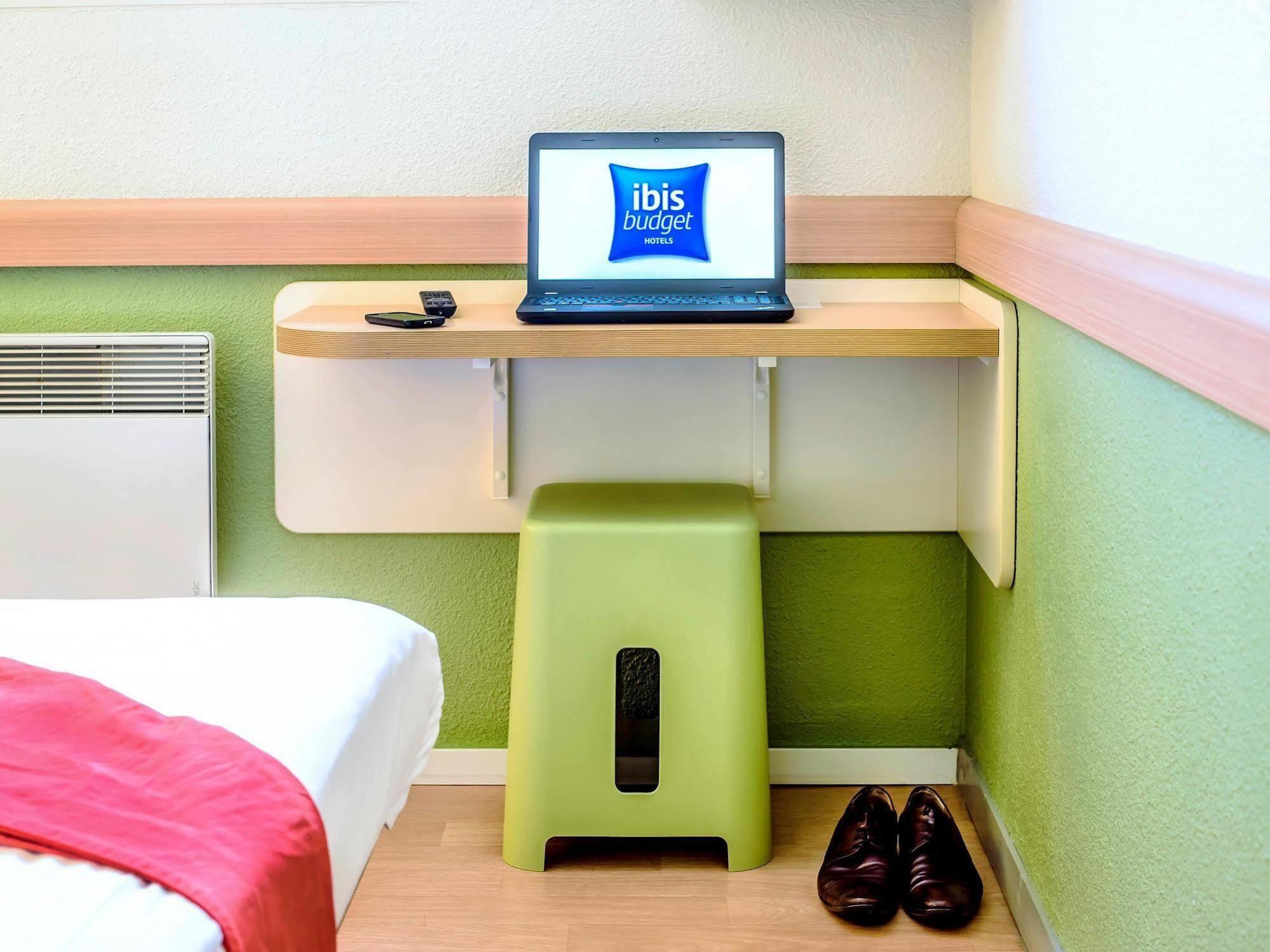 Ibis Budget Valenciennes Petite Forêt Esterno foto